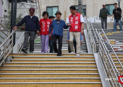 [포토] 고지대 주거지 방문한 오세훈 후보