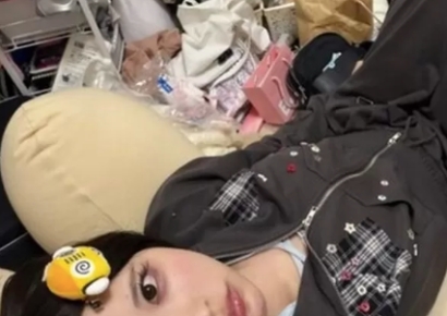 걸그룹 멤버 방에 저거 뭐야?…무심코 찍어 올린 사진에 누리꾼 "쓰레기집" 경악