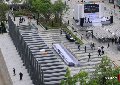 [포토] 광화문 광장에 조성된 '감사의 정원'
