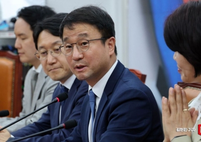 [图集] Han Byeongdo 就Namuhu遇袭表示：“国民力量党拿安保换选票乞讨”