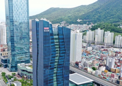 ‘해양수도 부산’ 자존심… BNK부산은행, 마린머니 선정 ‘올해의 딜’ 수상 
