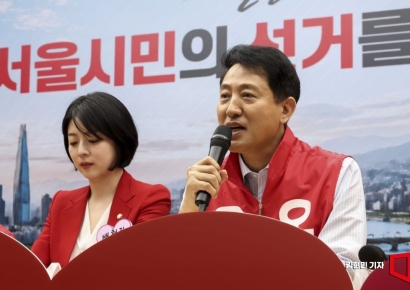 [图片] 出席首尔市党竞选委成立大会及联席会议的 Oh Sehoon