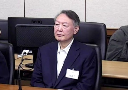 特检就“非法收受民调”案对尹求刑4年