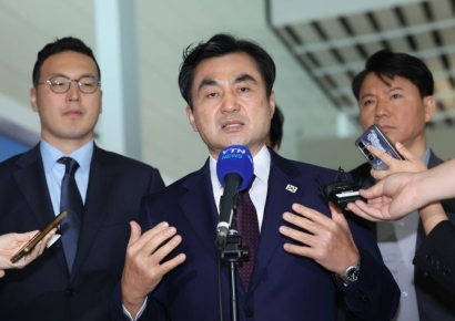 안규백 장관, 미 해군장관 대행 만나 핵잠 지지 당부