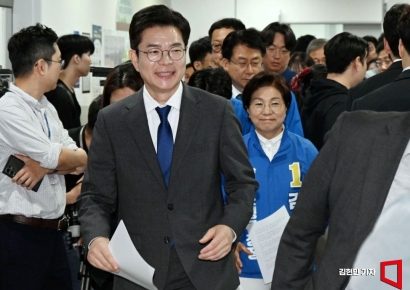 "15분 거리에 아이 맡기세요" 정원오, 돌봄 시설 200곳 확충 약속