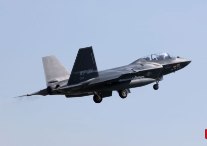 [图片] 有力升空的KF-21试制机