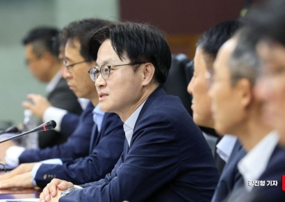 [图片] 发表开场致辞的产业通商部部长 Kim Jeonggwan