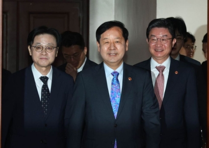 [포토] 회의 참석하는 경제부처 장관들