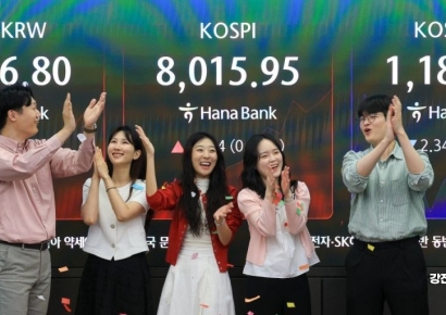 '팔천피'의 저주인가…뚫자마자 추락하더니 7400선 마감, 코스닥도 5% 빠져
