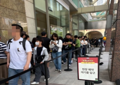 "한국인 일상 너무 부러웠다"…아침부터 명동 한복판에 줄 선 외국인들[르포]