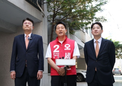 원룸 방문한 오세훈·이준석·김정철…"李 정책, 젊은 세대 주거 위협"