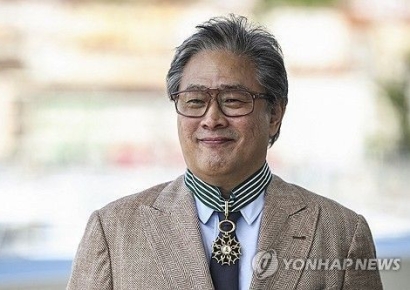 박찬욱, 프랑스 최고 문화예술공로훈장 '코망되르' 수훈