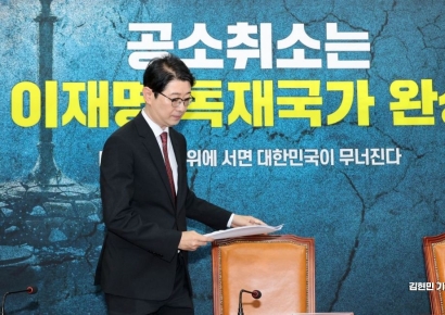 [포토] 공소취소 특검법 저지특위 참석하는 주진우 위원장