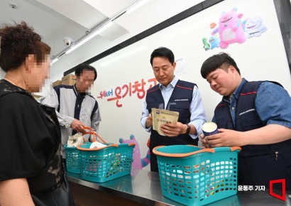 [포토] 오세훈 후보, 창신동 쪽방촌 봉사활동