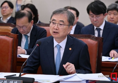 [포토] '나무호 피격 사건' 질의에 답변하는 조현 외교부 장관