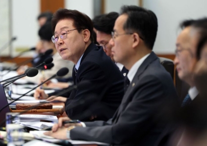 '취임 1주년' 앞둔 李 "한 방은 없다…국민 삶 바꾸는 성과 쌓아야"