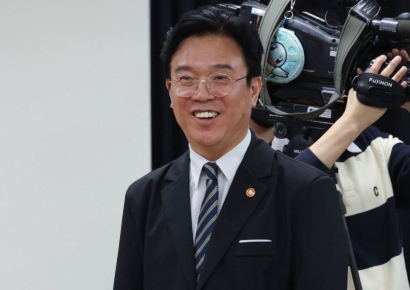 삼성전자 총파업 막은 해결사 김영훈…'대화의 힘'으로 돌파구 열었다