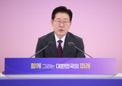직속 자문기구 만난 李대통령 "현실적 성과 내야 될 때…허심탄회하게 의견 달라" (종합)