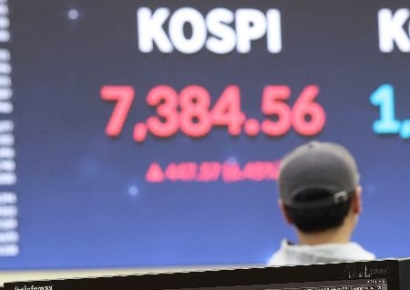고수들은 다 담았다…"400만원 간다" SK하닉 질주에 덩달아 급등한 SK스퀘어