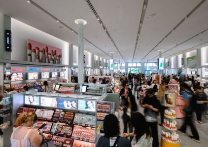 "Foreign Investors Buy In, While Executives Sell: 'K-Beauty Stock' Soars 87% in Two Months"