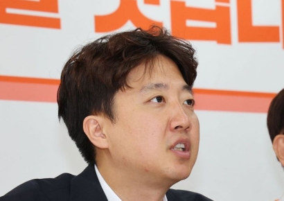 "출구조사 보도 뒤 투표, 그 자체가 문제…개표 중단해야" 이준석, 선관위 직접 대응도 요구