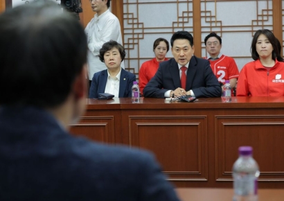 Jang Donghyuk: "If Vote Counting in Seoul Is Not Halted, We Will Consider Withdrawing All Observers Nationwide"