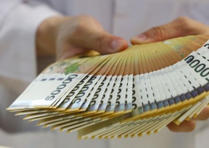 "I’m Withdrawing All My Stocks for the Bank"... Chuseok Spurs Surge in Installment Savings With Up to 13.5% Yields