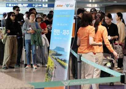 유가에 원화 약세까지…여행수요 감소에 항공株 '양극화'