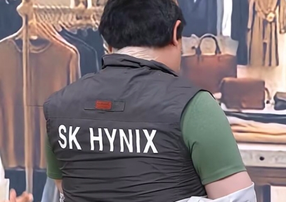 "외투 벗으니 안면이 싹"…韓 '성공의 상징'된 조끼에 외신도 주목