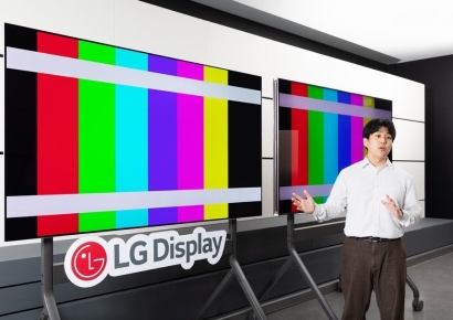 "화면 속 불꽃놀이도 원작 그대로"… LGD OLED, 세계 최초 '색·밝기 100%' 인증