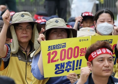 "12,000 Won Per Hour Is the Cost of Survival for Human Dignity" vs. "57% of SMEs Can't Even Pay Interest"