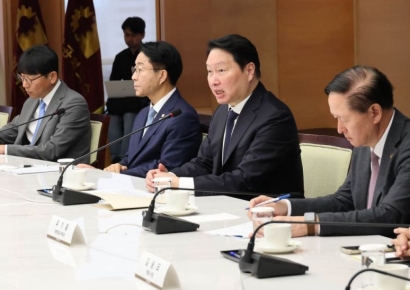 최태원 "AI 속도전 절실…기업이 예측 가능한 제도 환경 만들어야" 