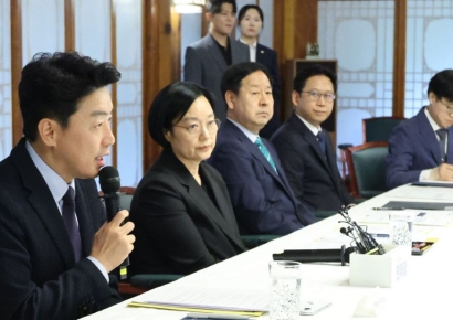 강훈식 "반도체 추가 세수로 기금 신설…미래 대응에 과감 투자"