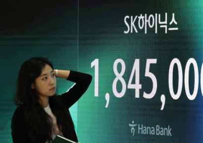 "급락에 던졌는데 어쩌나"…삼전닉스 55만원·420만원, 팔 때 아닌 살 때?[주末머니]