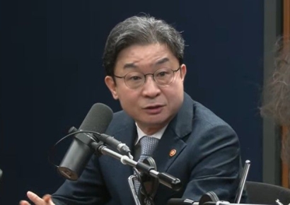 F4회의 앞둔 이억원 "레버리지 대책, 빨리 낼 것"…거래정지엔 답변 피해
