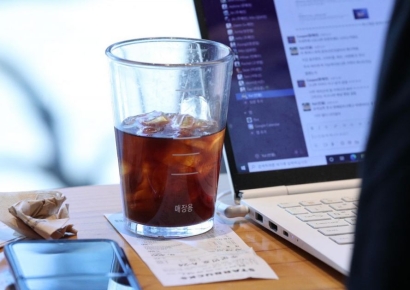 "Even the 'Caffeine Boost' Is Getting Pricier... Famed 'Coffee Republic' Korea Bows Down for the First Time in Six Years"