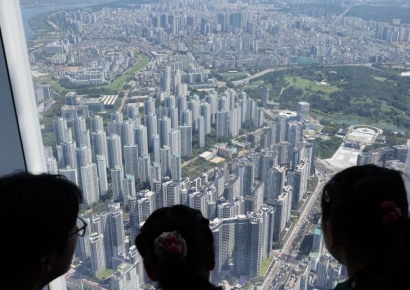 "5억 뛰어도 괜찮아, 10억대 몸테크 몰린다"…중저가 재건축 단지 고가낙찰 행렬[부동산AtoZ]