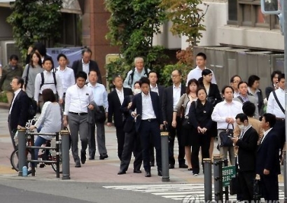 “养老担忧可稍减”65岁以上仍可任正式员工……日本企业留住资深人才