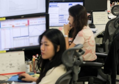 코스피, 강보합 6800선 마감…코스닥은 약보합