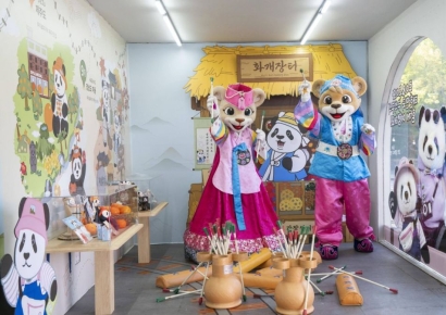 "쌍둥이 판다와 윷놀이 즐긴다"…에버랜드, 한가위 특별 프로그램 공개