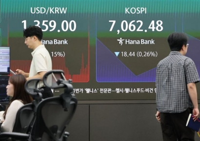 코스피, 2% 하락해 7000선 반납…삼전닉스 약세