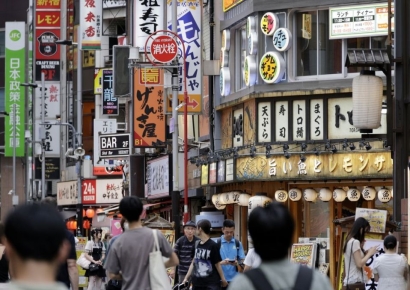 “一个月工资都得花光”一夜之间涨至20倍……日本居留手续费引争议