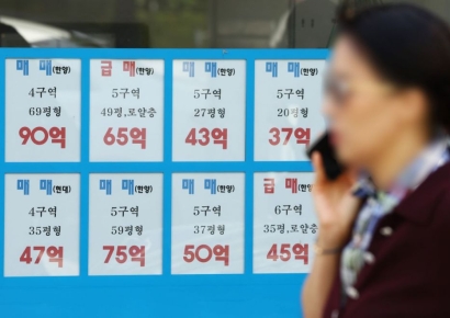 "묶으면 집 못 살 줄 알았지?" 84㎡ 주상복합 21.4억에 팔렸다…우회 매수세 확산[서울전역 토허제 1년]