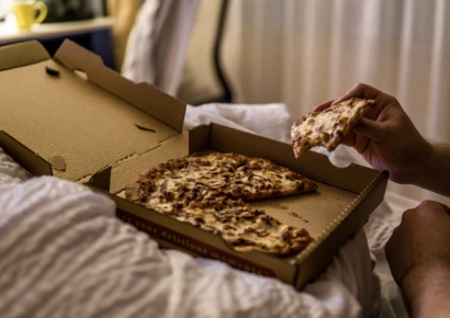 "What Was I Thinking..." Gen Z Regrets Habitual Delivery Orders After Seeing the Bill, Falls Into "Delivery Guilt"