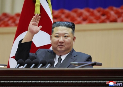 [快讯]刚用照片粉碎死亡传闻，统一部：金正恩访华，今日经新鸭绿江大桥抵达丹东